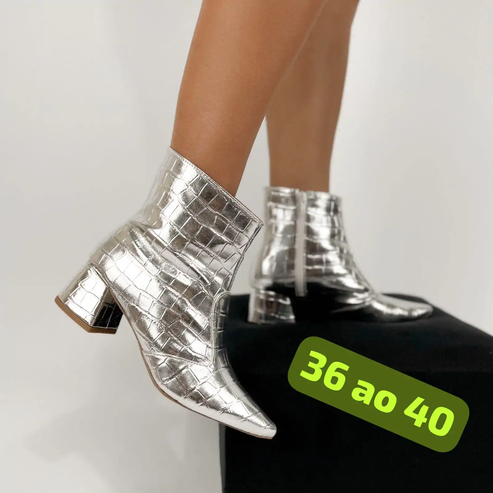 Bota de Couro Sintético Prata Salto 5cm