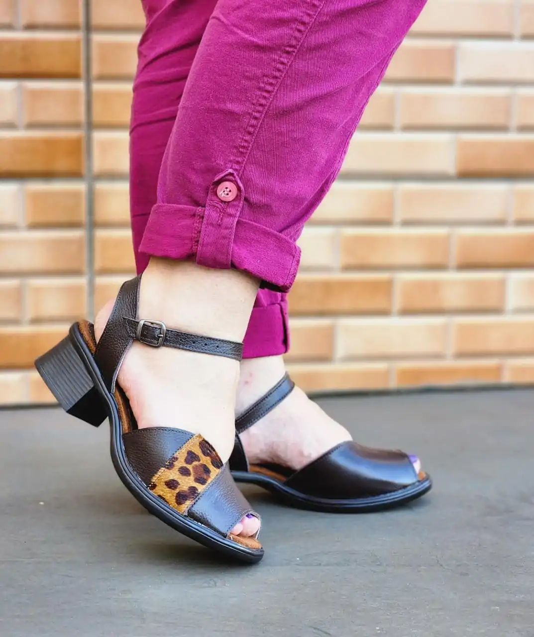 Sandália Feminina Confort de Couro Preta