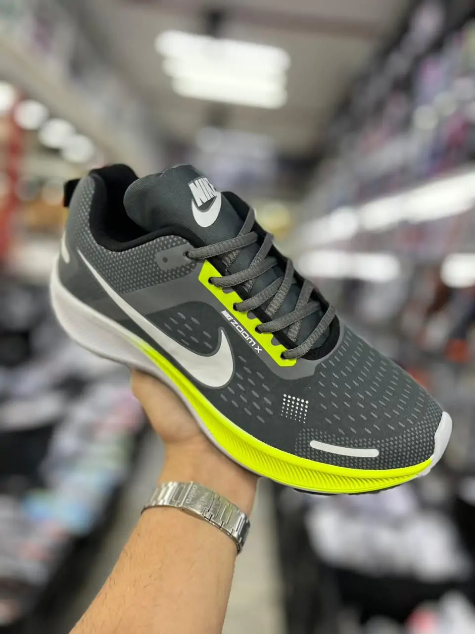 Tenis Zoom X Cinza Escuro e Amarelo