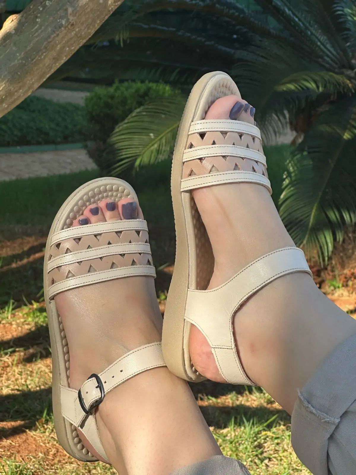 Sandália de Couro Legítimo Linha Confort Creme (2)